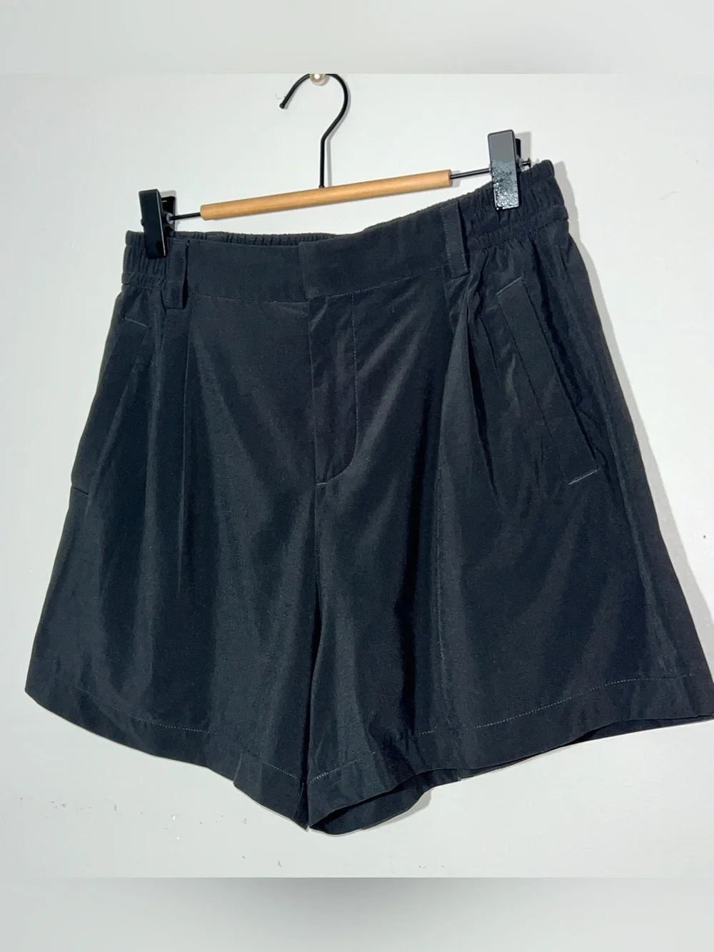 Vuori Optimist Shorts Black Stretch High Rise Elastic Back Pockets Size S